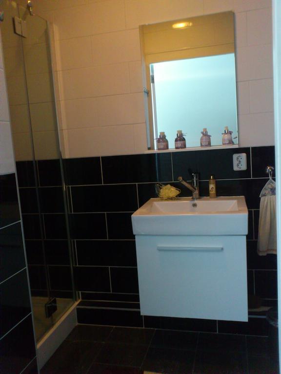 Sewdien'S Apartment Maashaven Rotterdam Room photo